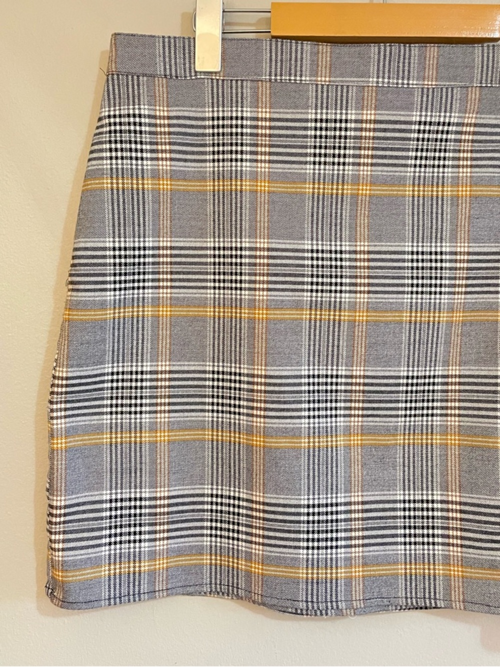 Harlow Grey Plaid A-Line Mini Skirt with Yellow Accents – Size XL EUC - Picture 3 of 14